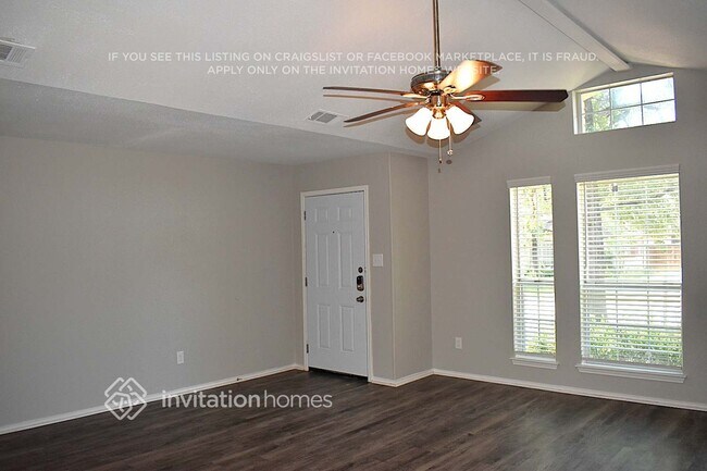 Foto del edificio - 1111 Hidden Creek Dr