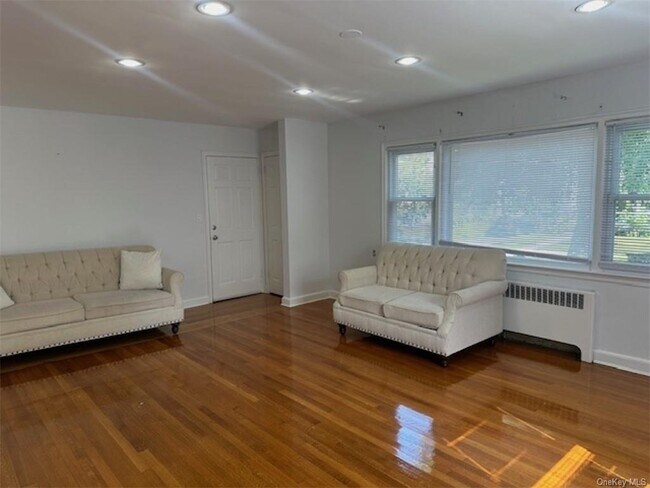 Foto del edificio - 16 Howard Pkwy