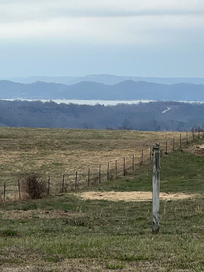 Building Photo - 2 Bedroom/3 Bath