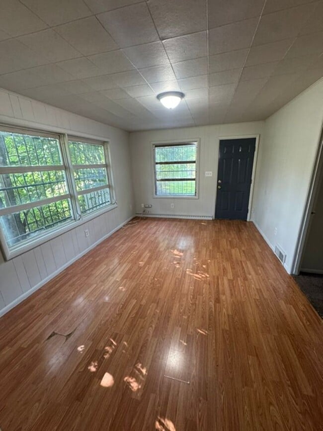 Building Photo - 810 Baxter St