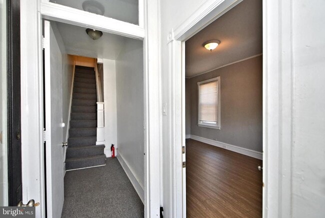 Building Photo - 5936 Ridge Ave