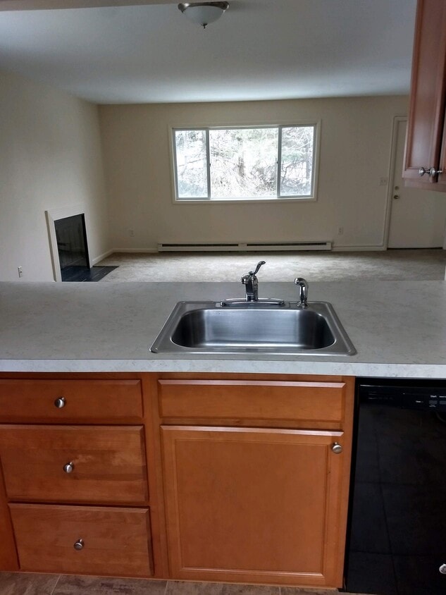 Building Photo - 8 Blackburn Ct