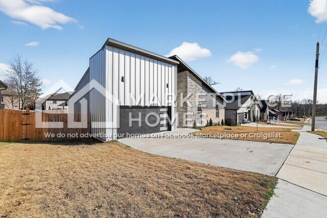 Foto del edificio - 1000 Clayton Rd