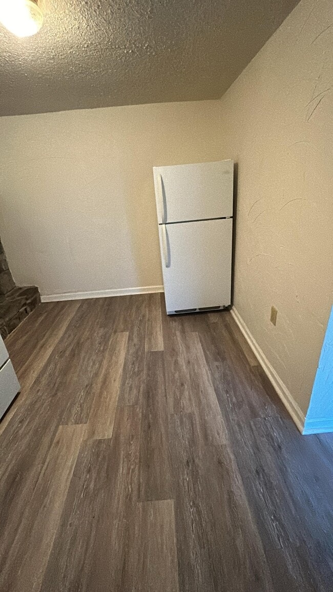 Building Photo - 18 N Church St