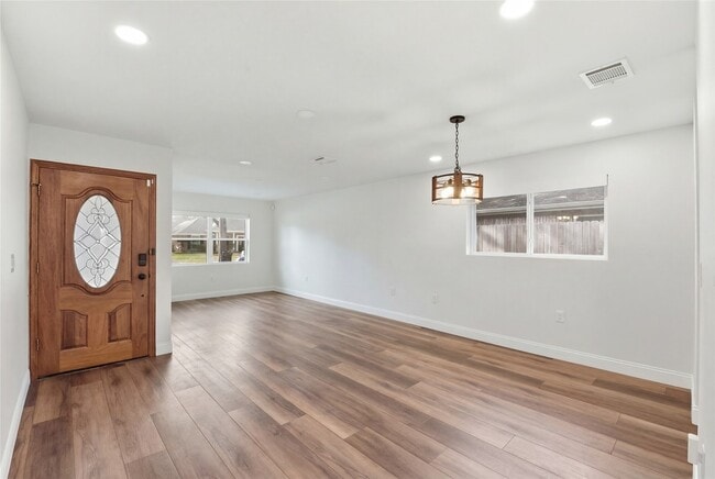 Building Photo - 2606 Parana Dr