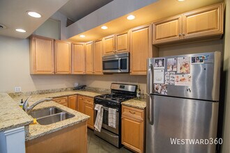 Building Photo - 1962 N Lincoln Ave