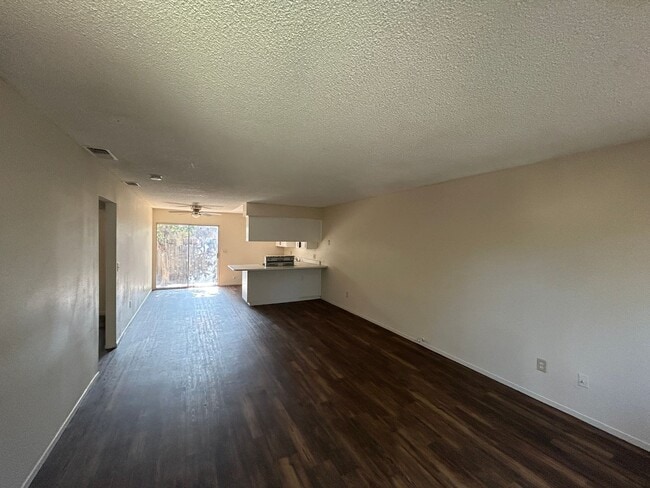 Building Photo - 93 E Hazelwood Dr
