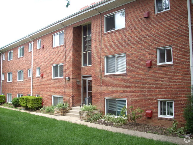 Building Photo - Ballston Garden Apartments