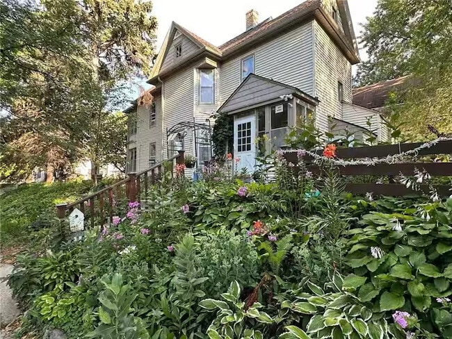 Building Photo - 3202 Harriet Ave