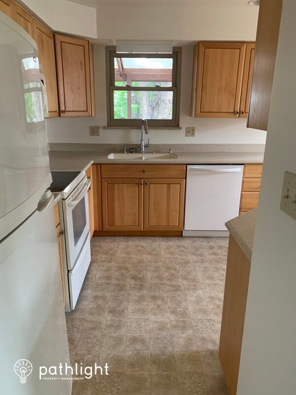 Building Photo - 2106 S Zephyr St