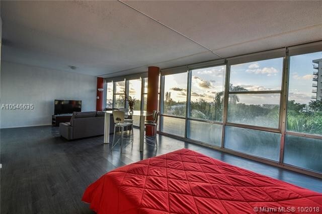 Foto del edificio - 900 Bay Dr