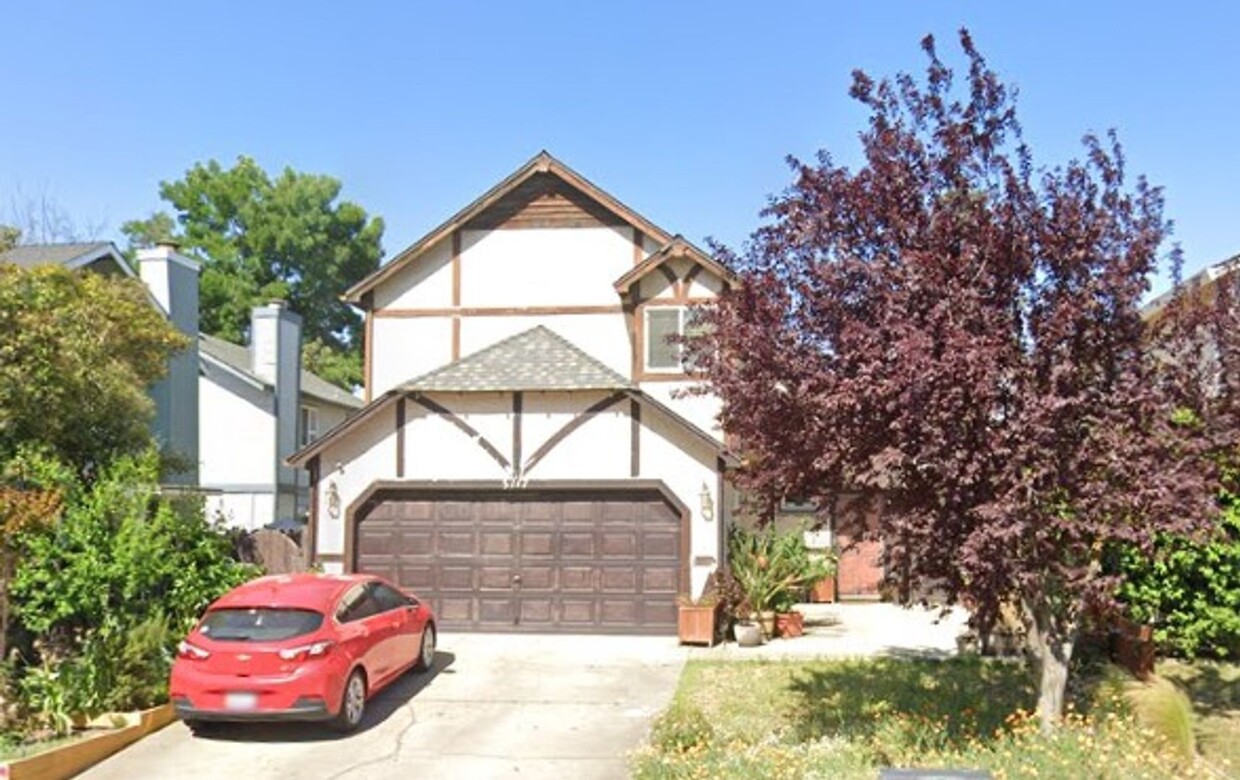 Primary Photo - Beautiful 2 Story Home Ready To Be Home