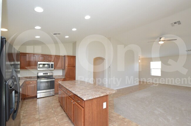 Building Photo - 3033 E Tonto Dr