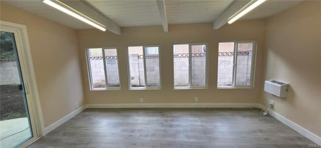 Foto del edificio - 23300 Welby Way