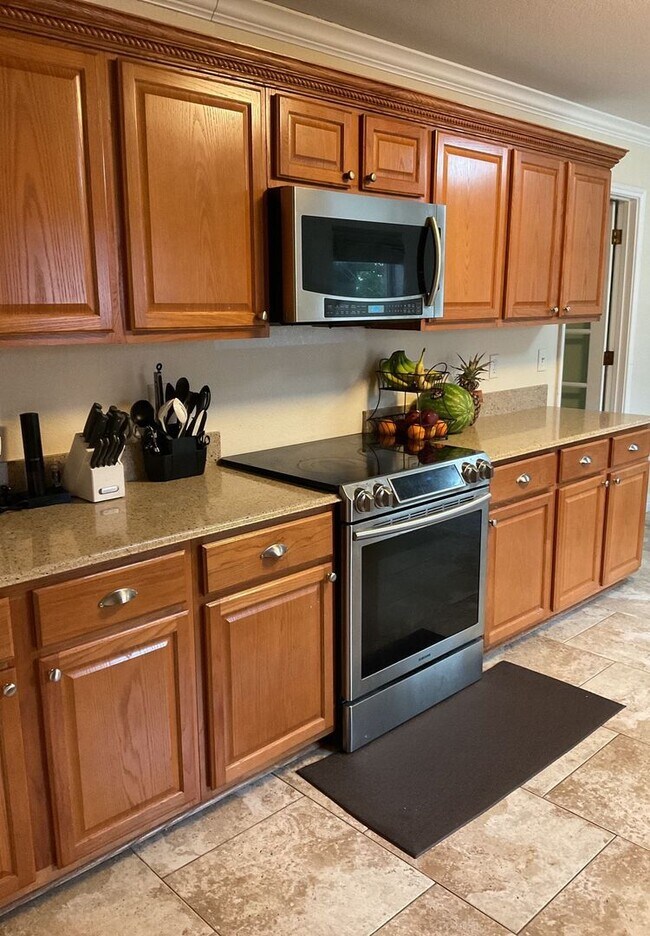 Foto del edificio - AVAILABLE NOW!