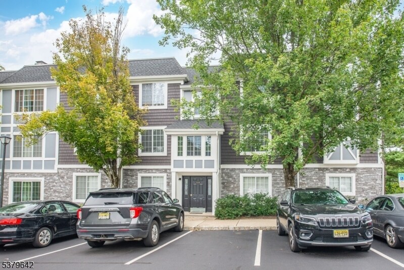 Foto principal - 17 Village Dr