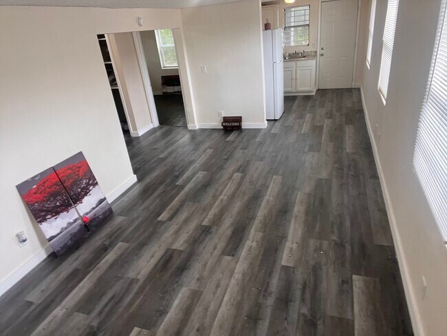 Foto del edificio - 1325 W 25th St