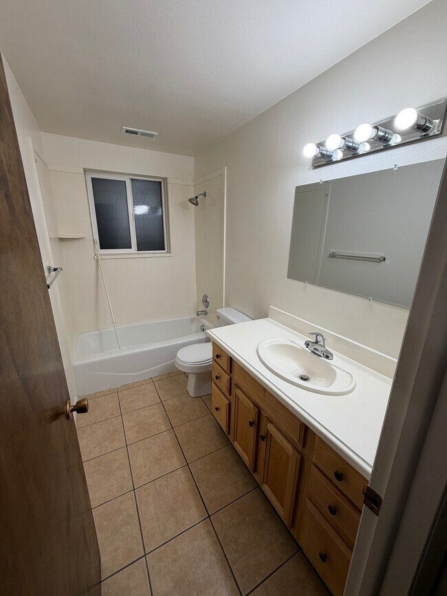 Foto del edificio - 143 E 1100 S