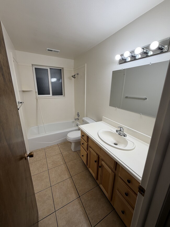 Building Photo - 143 E 1100 S