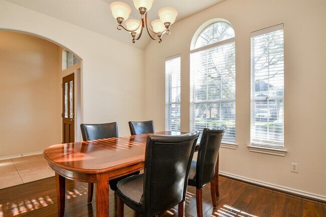 Foto del edificio - 6738 Chester Oak Dr