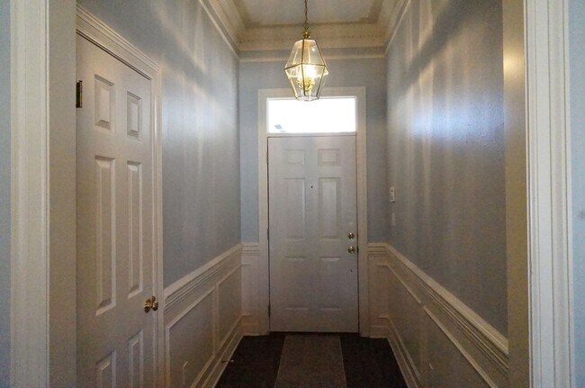 Building Photo - 852 Azalea Garden Dr