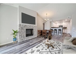 Building Photo - 2435 Calais Dr