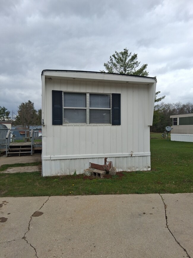 Building Photo - Harrison Estates Mobile Home Community