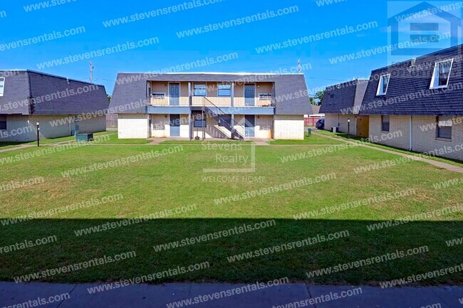 Building Photo - 2110 NW Lindy Ave