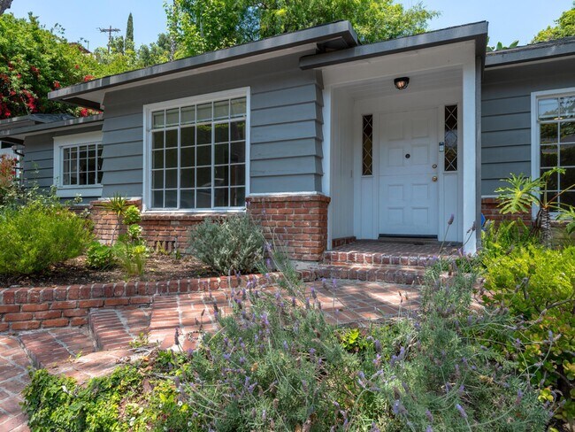 Foto del edificio - 5405 Black Oak Dr