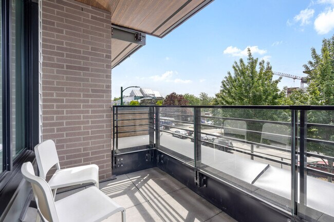 Building Photo - 2450 Garden Dr