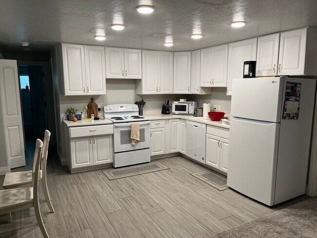 Foto del edificio - 769 Spring Ln
