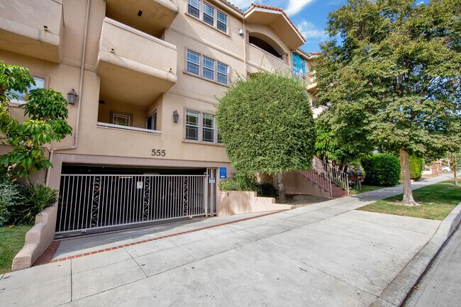 Building Photo - 555 E Santa Anita Ave