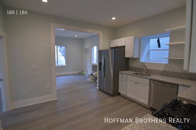 Building Photo - 1336 S Catalina St