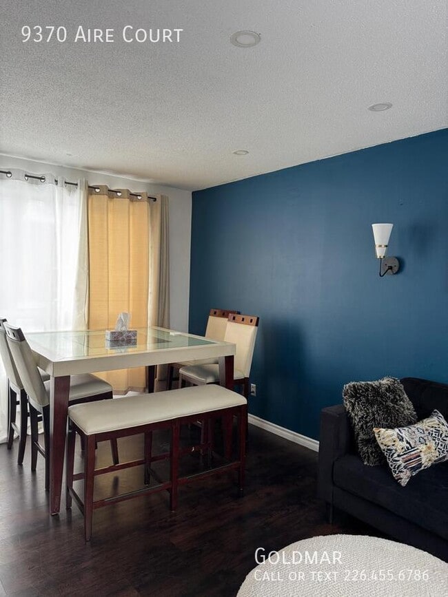 Photo du bâtiment - Large  3 bedroom 2 bathroom home in family friendly neighbourhood