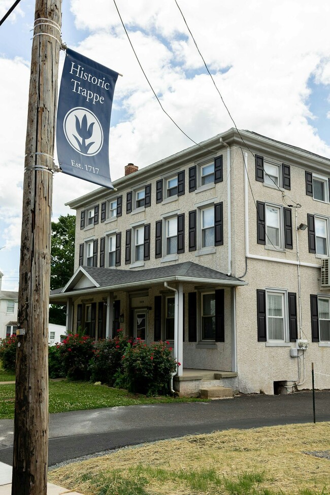 Building Photo - 396 W Main St