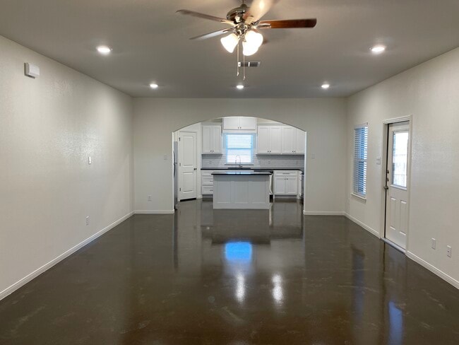 Building Photo - 704 Sugar Mill Ct