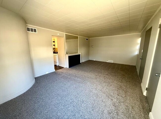 Building Photo - 120 36th St NE