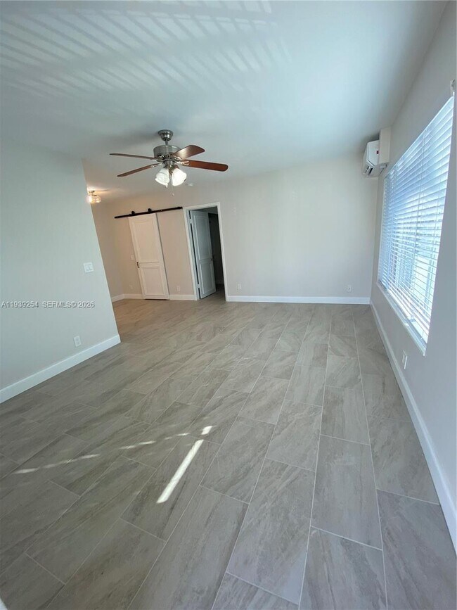 Foto del edificio - 2344 NE 12th St