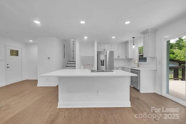 Building Photo - 1001 Archdale Dr
