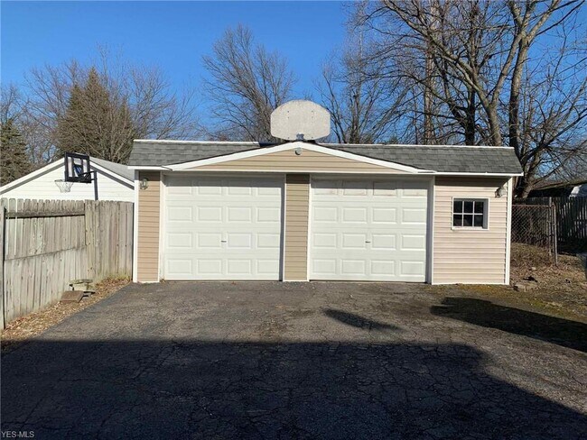 Building Photo - 1569 Sunview Rd