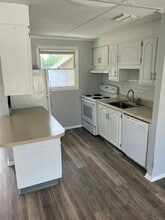 Building Photo - 4042 SE County Hwy 484