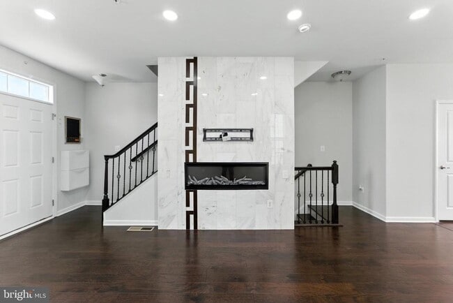 Building Photo - 1111 Trenton Pl SE