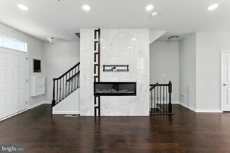 Building Photo - 1111 Trenton Pl SE