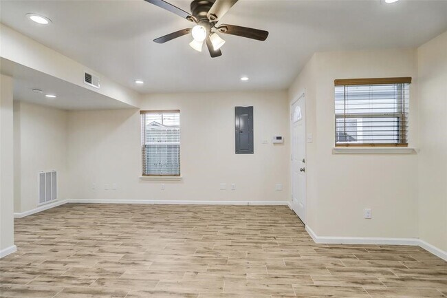 Foto del edificio - 6212 Alderson St