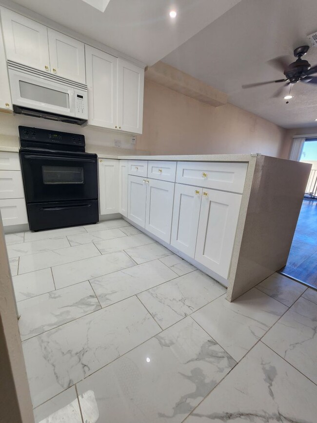 Foto del edificio - DECKER Town Home