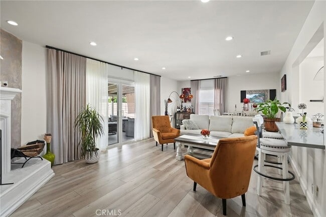 Foto del edificio - 8745 Valjean Ave