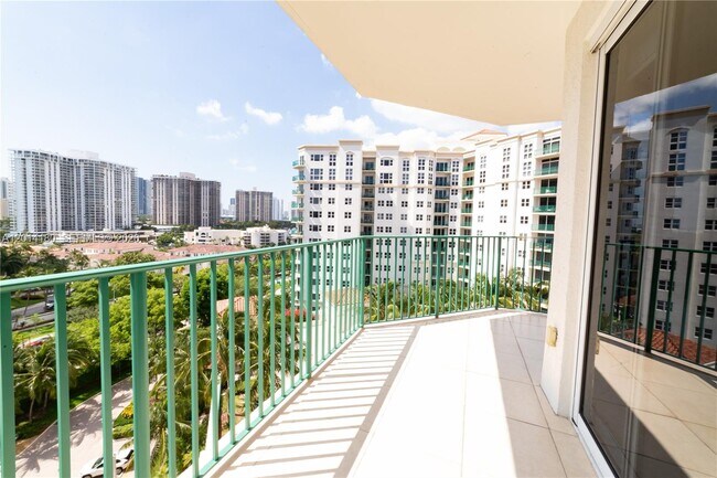 Foto del edificio - 20000 E Country Club Dr