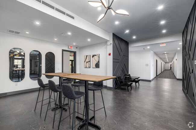 Community Lounge - Lexington on Broadway