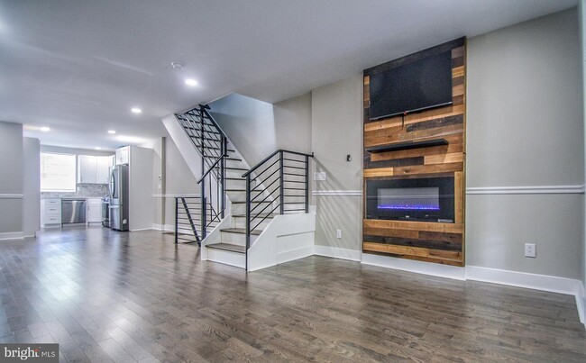 Building Photo - 410 E Mt Airy Ave