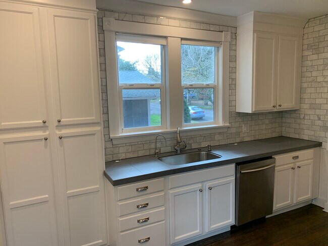 Cocina - 7094 NE 8th Ave